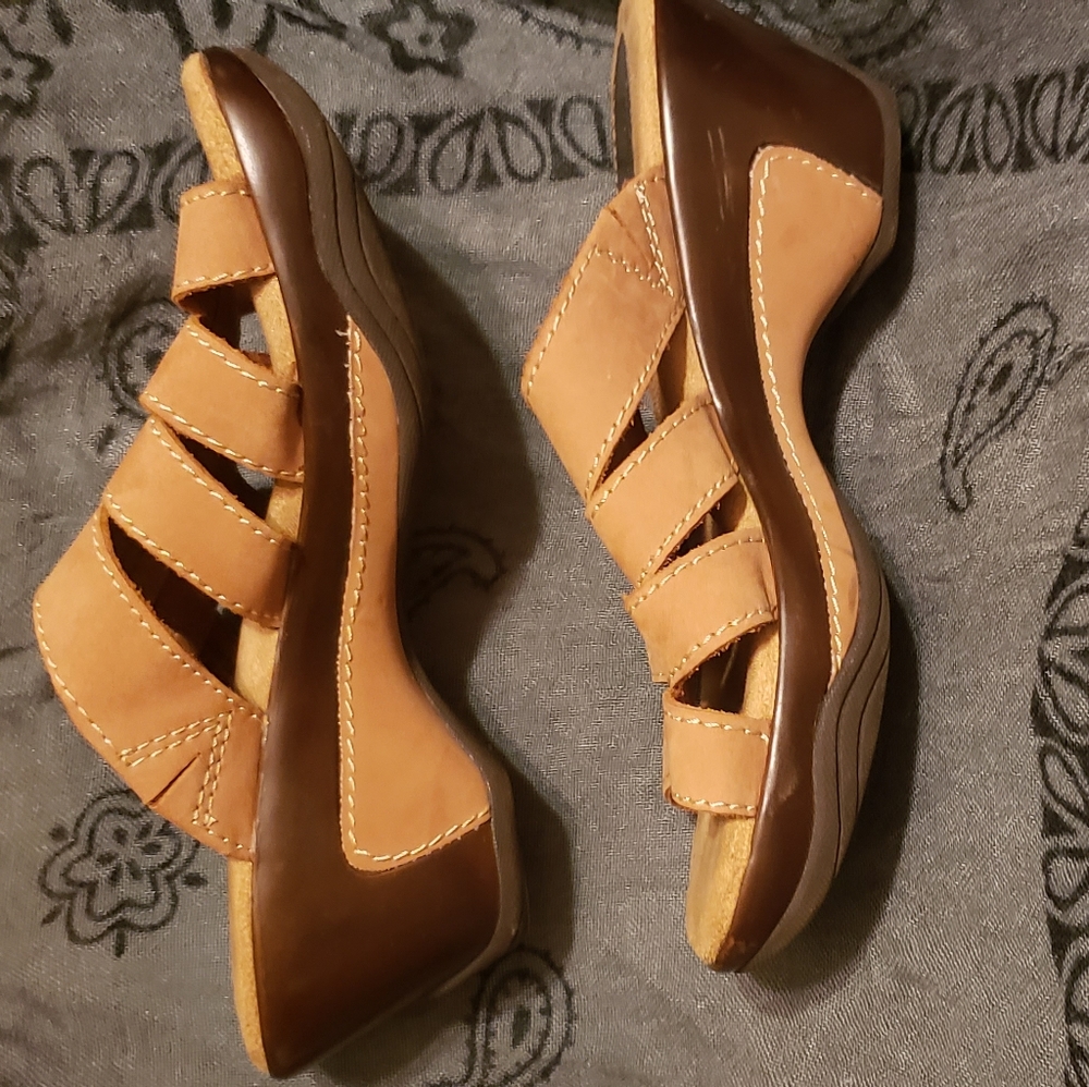 White Mtn women's leather sandals